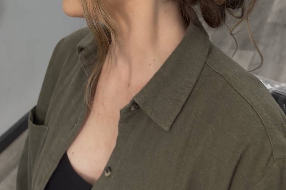Makeup & lowbun updo