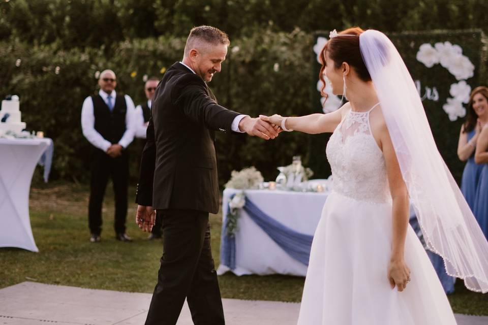 Bride + Groom first dance