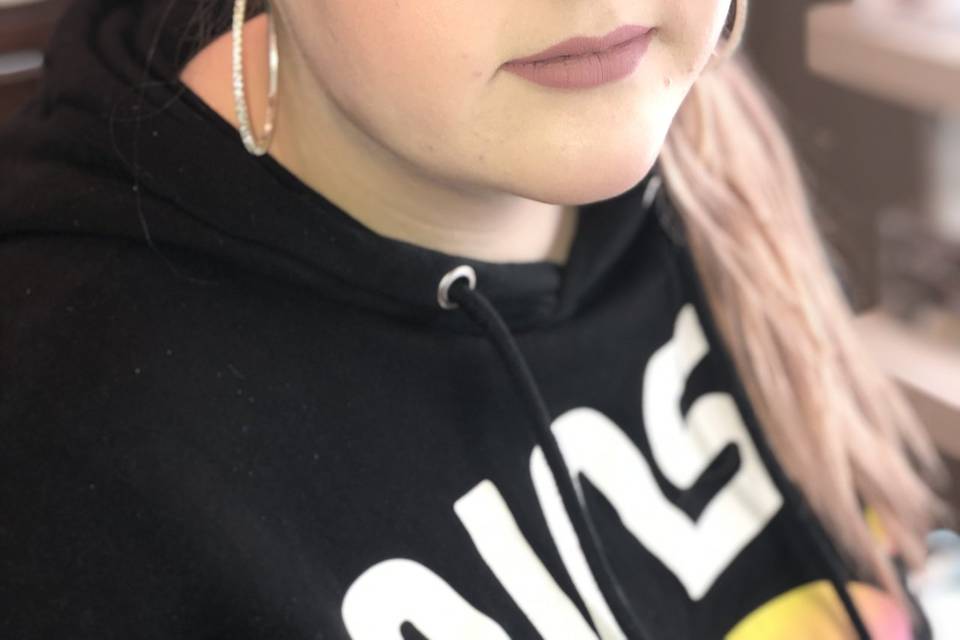 Unique and fun makeup lesson