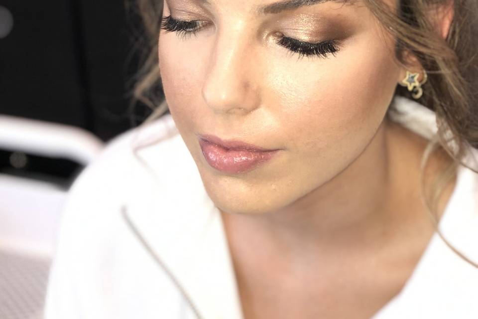 Elevated glowy makeup