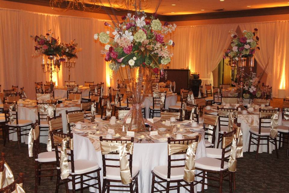 Table setting with centerpiece