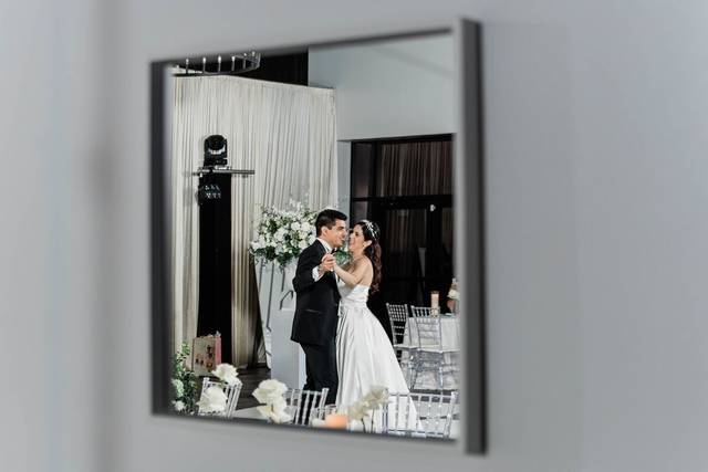 Newlywed first dance