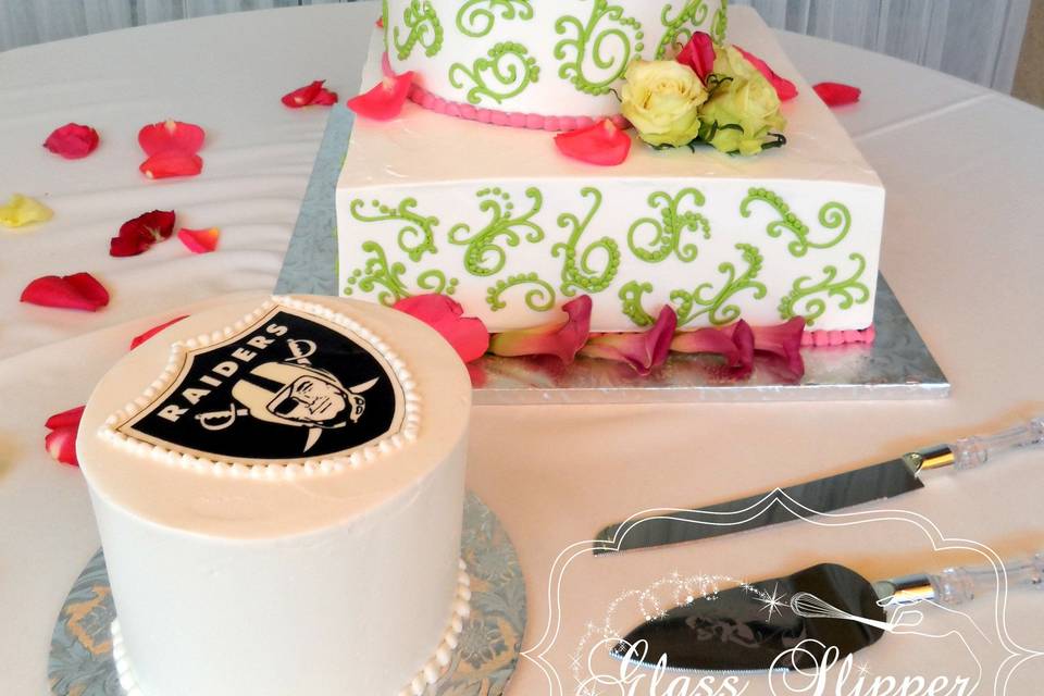 Gatsby 1920s inspired wedding cutting cake - with edible candies and adorable themed paper topper