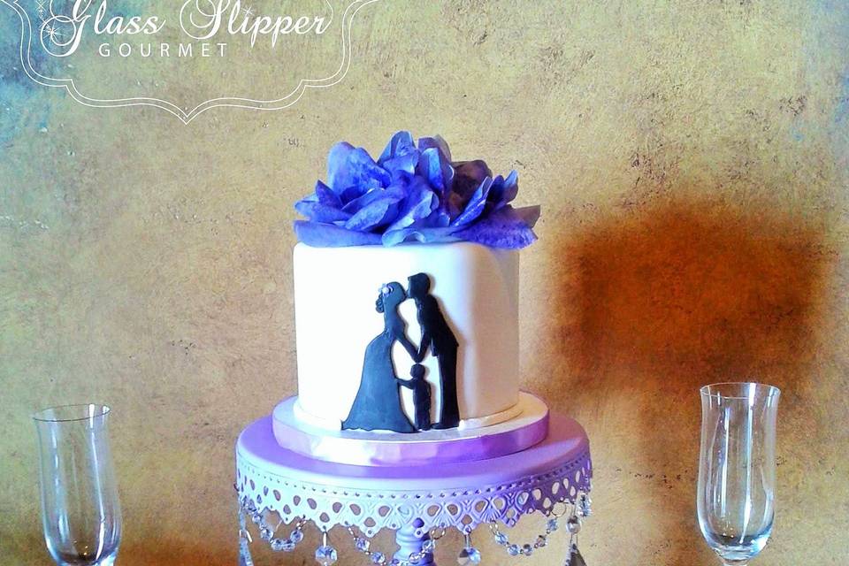 Saipo inspired wedding cake with dimensional basketweave