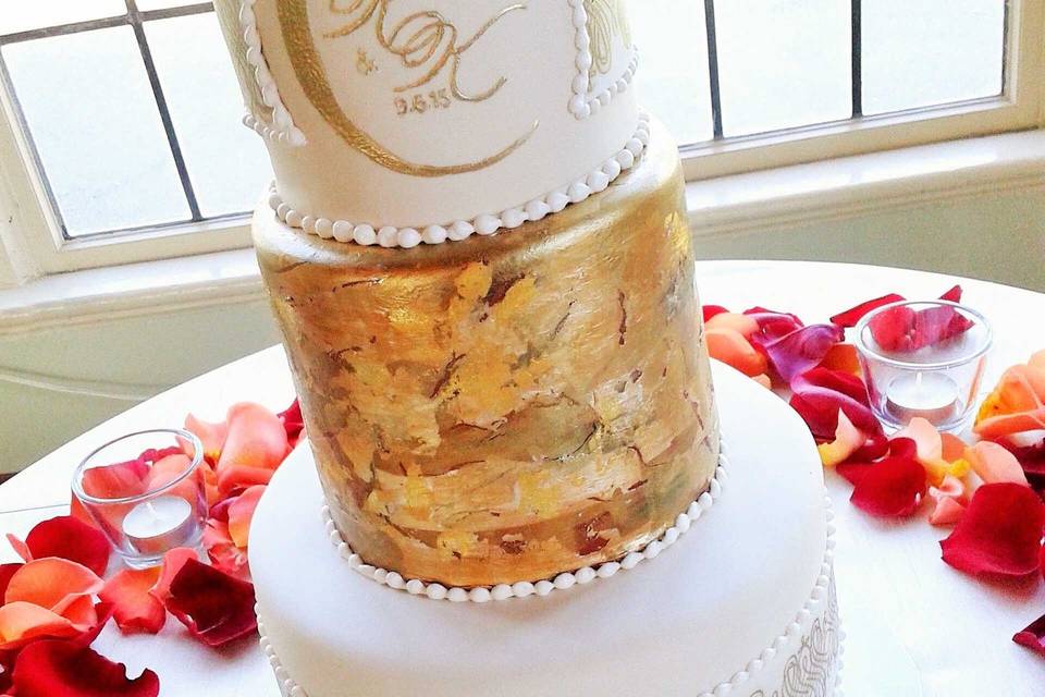 1920's Gatsby themed buttercream wedding cake with edible wafer paper feathers, edible gold details