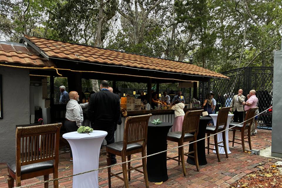 Guinevere's Pub side