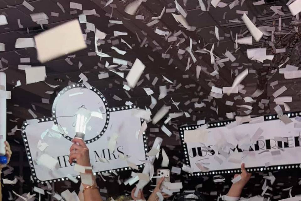 Kiss me in the Confetti