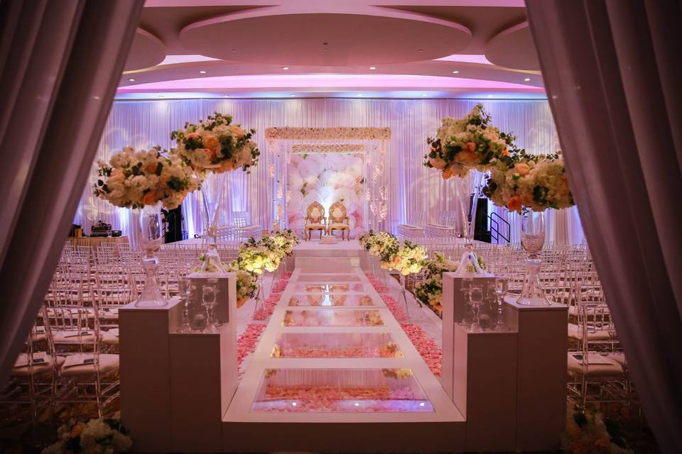 Wedding with Acrylic Aisle