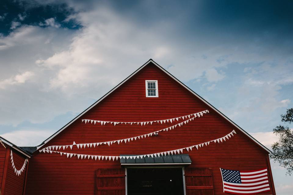 Barn exterior and decor