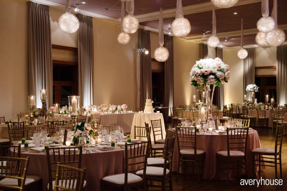 Reception decorPhoto Credit: Avery Househttp://galleries.averyhouse.net