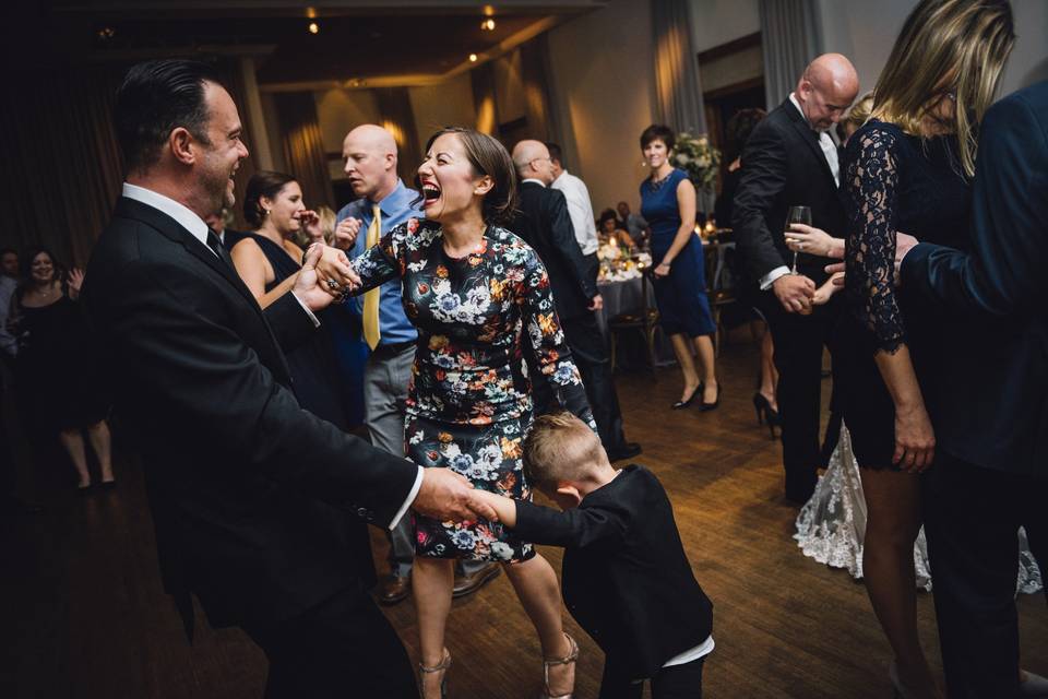 Family dancing at Wedding receptionPhoto Credit Erin Hoyt Photographyhttp://erinhoytphotography.com/