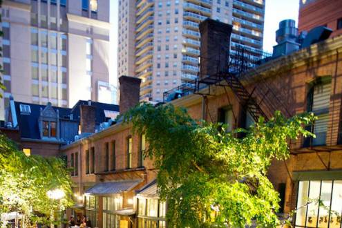 Cocktails in Ivy Room courtyard at night