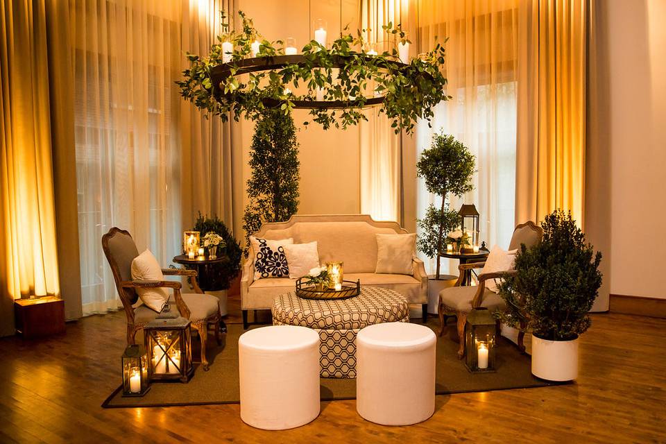 Lounge seating area for wedding reception by HMR DesignsPhoto by Cristina G. Photographyhttp://cristinagphoto.com/https://hmrdesigns.com/