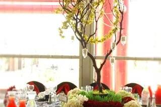 Table set-up with centerpiece