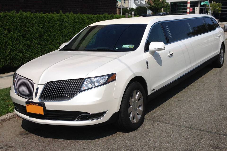 Lincoln MKT Stretch Limo