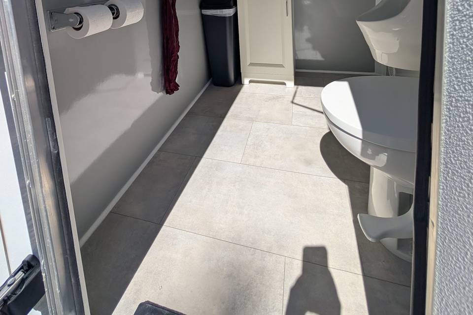 3-stall interior men's