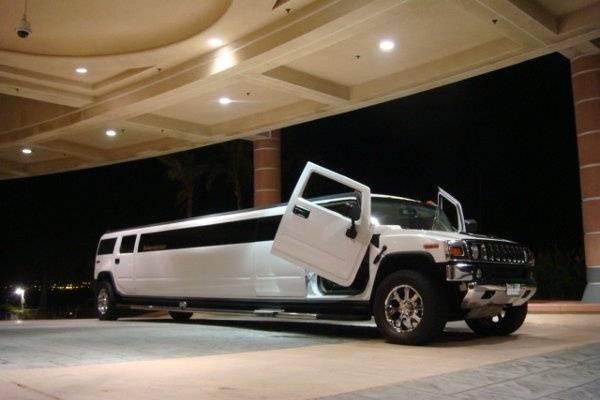 White Hummer H2