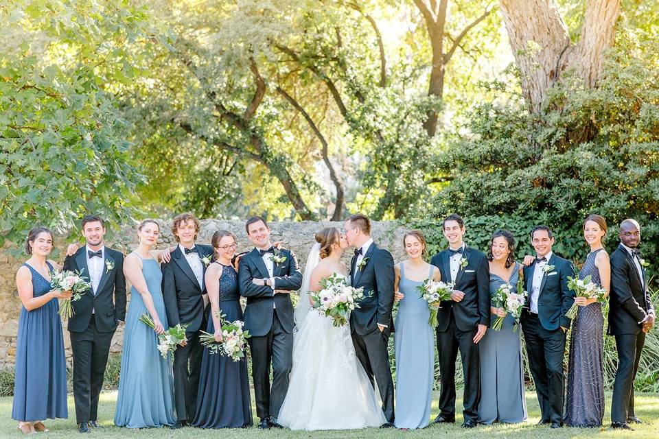 Love this bridal party!