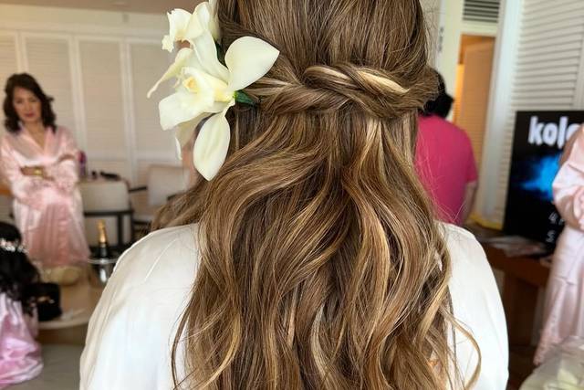 Half up half down wave curl