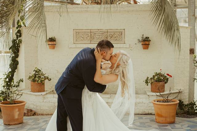 Lauritzen Gardens Wedding