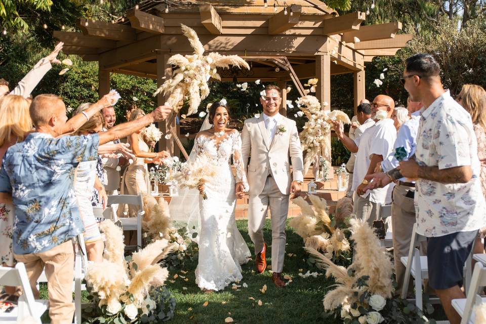 One Couple's Elegant-Meets-Rustic Oceanside Wedding in California