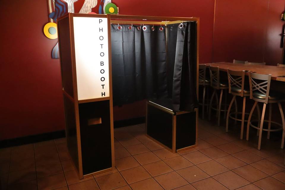 Gold/Black Retro Enclosed
