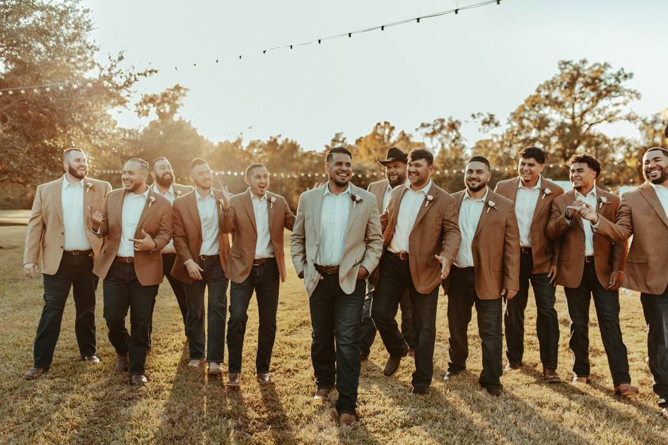 Groomsmen cuttin' it up!