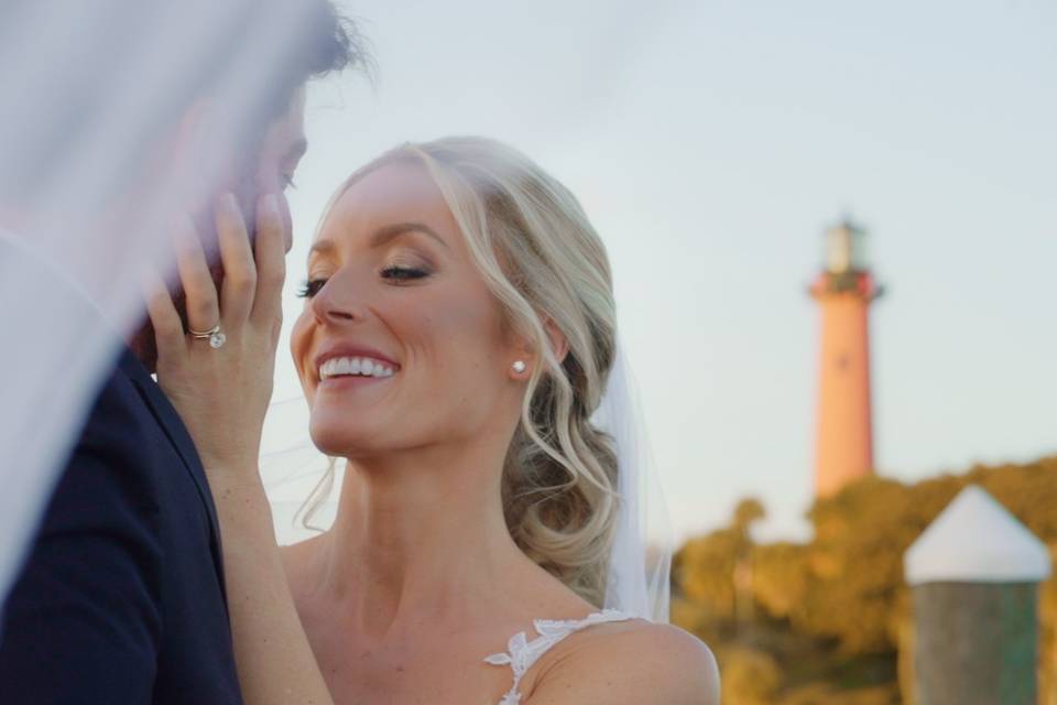 A kiss near the lighthouse