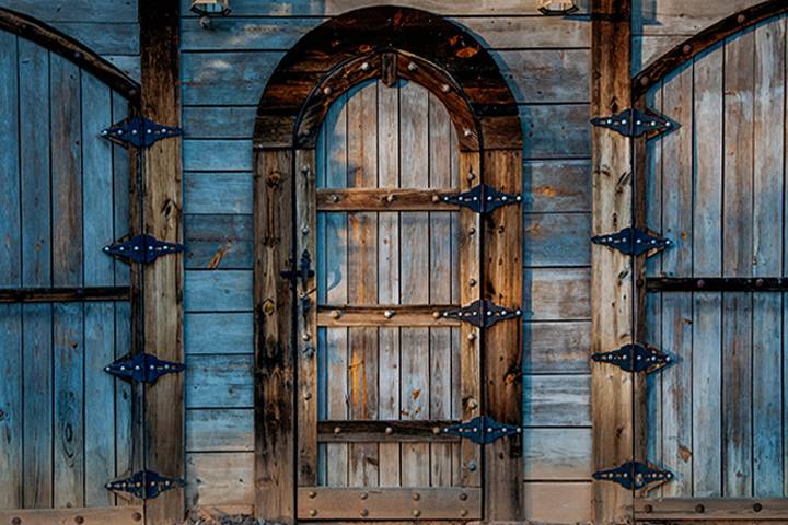 1000 sq ft carriage barn doors