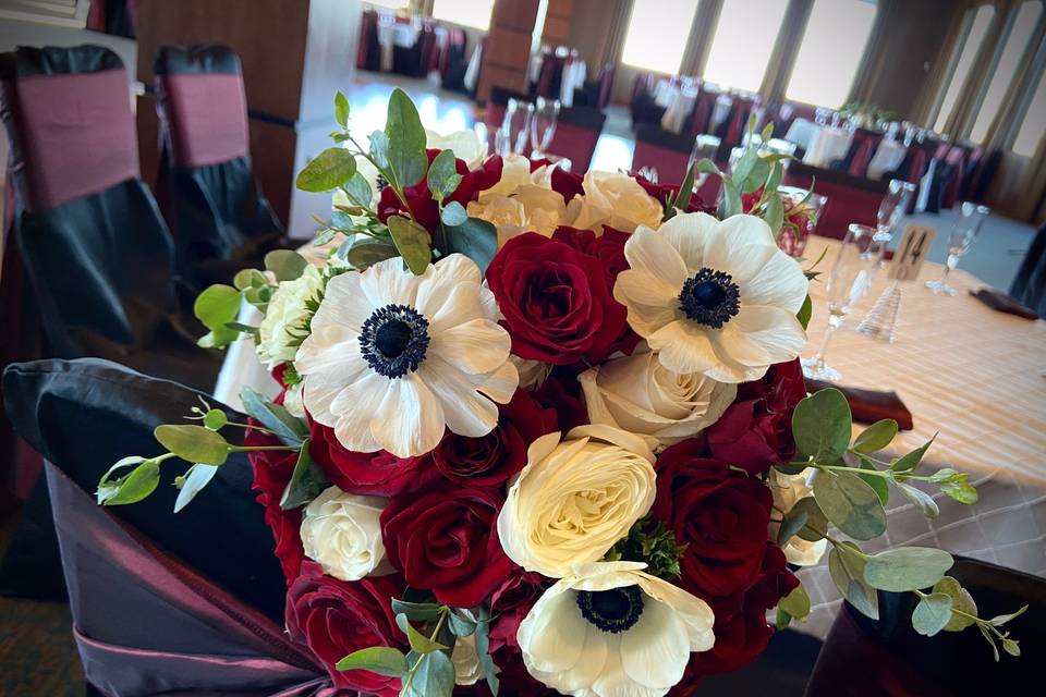 White anemone bouquet