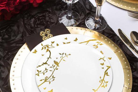 White and gold tableware