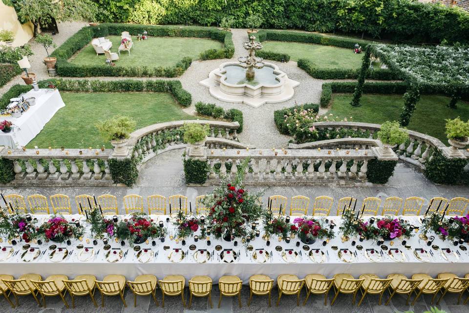 Banquet table