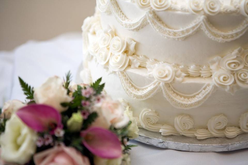 White cake details