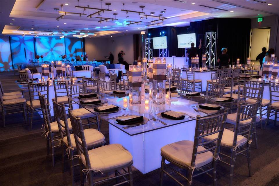 Square table setup