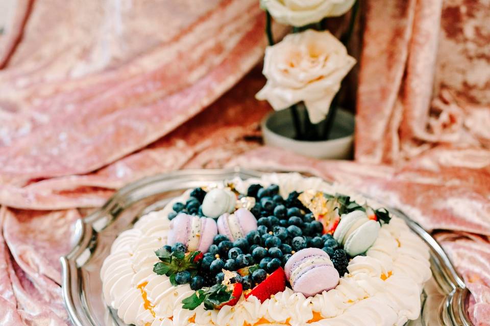 Pavlova cake