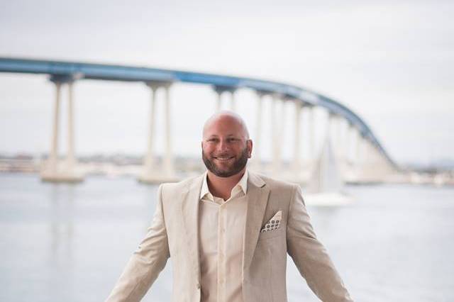 Groom by the rails