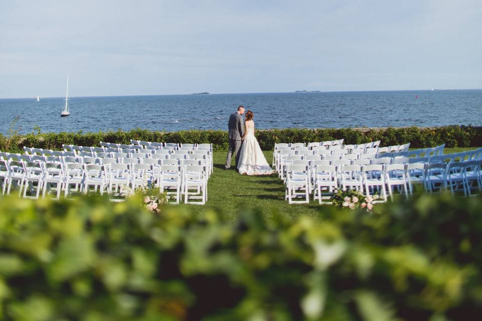 Have your ceremony with the Ocean as you backdrop, so romantic!