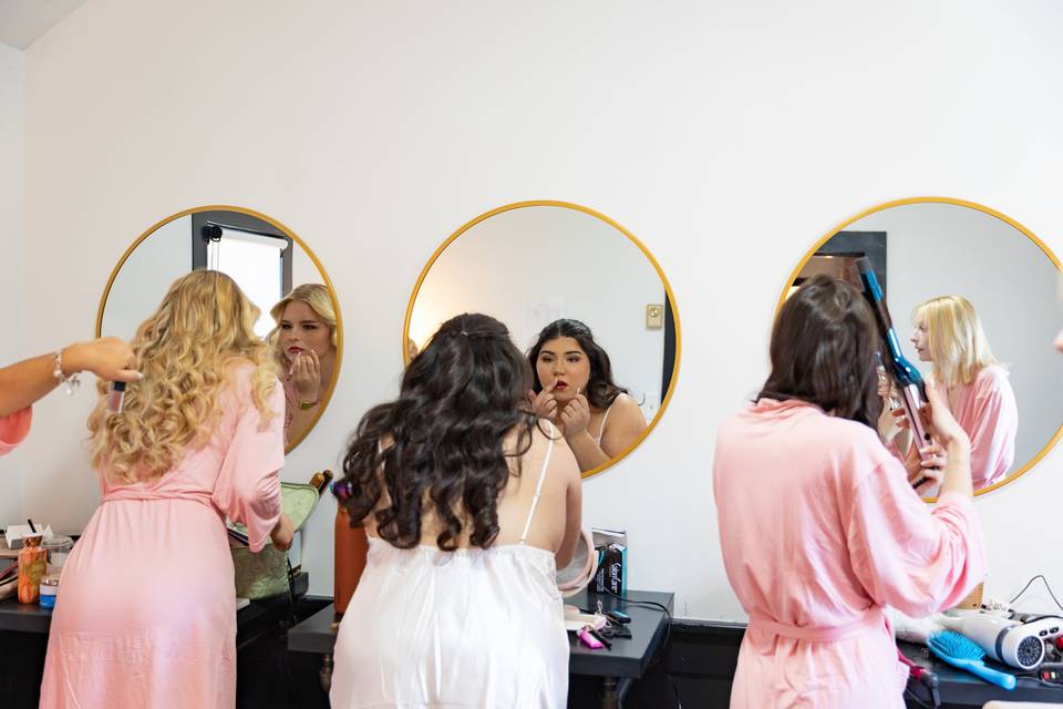 Bridal cottage/makeup room