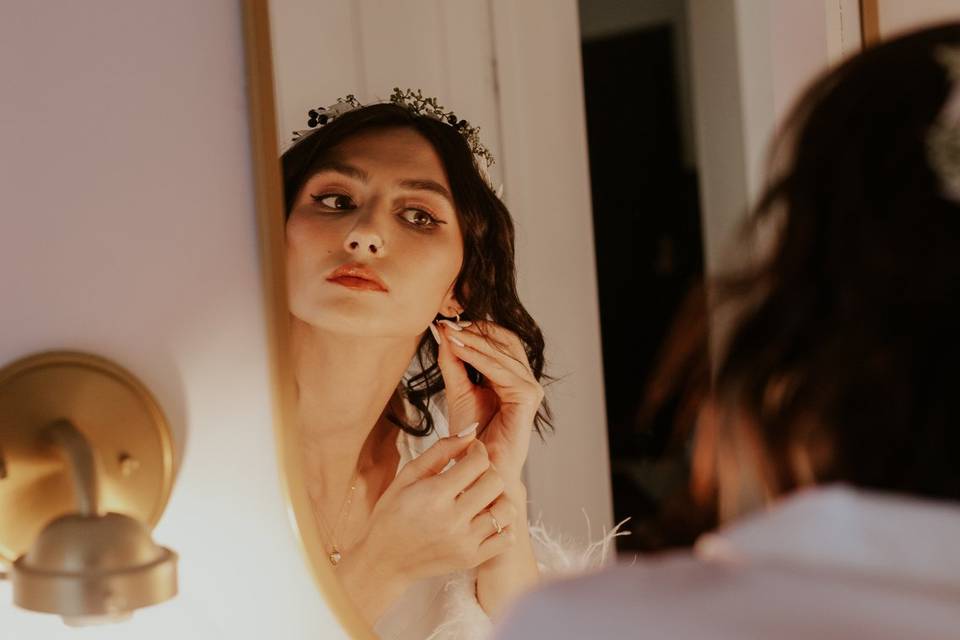 Bridal cottage/makeup room