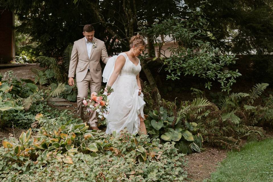 Happy couple/Gardens