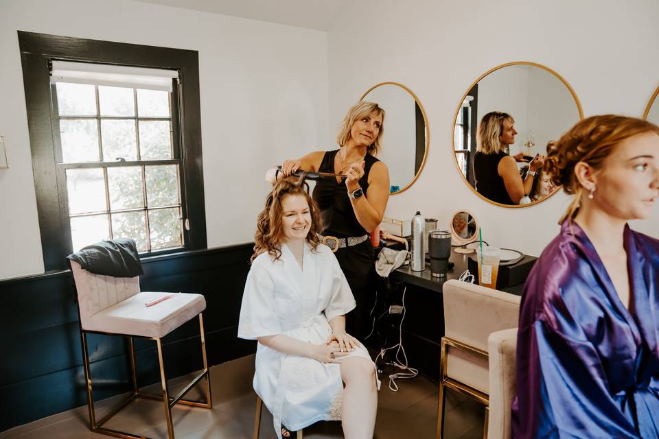 Bridal cottage/makeup room