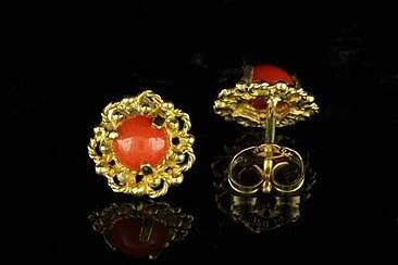 Garnet Earrings 14K Yellow Goldhttp://www.orospot.com/product/e279ma/garnet-earrings-14k-yellow-gold.aspxSKU: E279MA $210.00Round garnet stud post Earrings 14K yellow gold are 8 mm measured in diameter. Gem Weight: Approx. 1.2 cttw (both earrings) This style is also available in white gold and a variety of other gems such as: Citrine, Blue Topaz, Amethyst and Peridot. Please contact us if you are interested in any of these options.