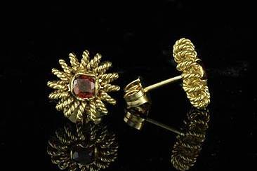 Vintage Style Garnet Earrings 14K Yellow Goldhttp://www.orospot.com/product/e271ma/vintage-style-garnet-earrings-14k-yellow-gold.aspxSKU: E271MA$339.00Ornate antique reproduction earring with a round garnet (approx 2cttw both) and pierced wires, with twisted wire rosette design. Earrings are 13 mm in diameter (5/10 inch) and are made of 14k yellow gold. This Style is also available in white gold and variety of different gems to pick from. We offer Citrine, Blue Topaz, Garnet and Peridot, so you can pick stone you love the most.