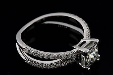 Platinum 950 Cut Down Micro Pave Split Shank Diamond Princess Cut Engagement Ring Mounting Settinghttp://www.orospot.com/product/r2004ven/platinum-950-cut-down-micro-pave-split-shank-diamond-princess-cut-engagement-ring-mounting-setting.aspxSKU: R2004VEN1,639.00This exquisite platinum engagement ring was pictures with 1ct princess cut center diamond (The center stone is NOT included with the price but can be ordered from our diamond inventory).There are 40 diamonds, cut down micro pave set on the split shank (.40Ct, G-VS quality). Ring is 1.3 mm tall and 5 mm wide on the split shank part. Center stone is set approx. 4.5 mm above the finger. This mounting can be ordered with any size or shape of center stone. Ring is available in all finger sizes, please contact us for more information. Please allow 2-3 weeks to complete the order.