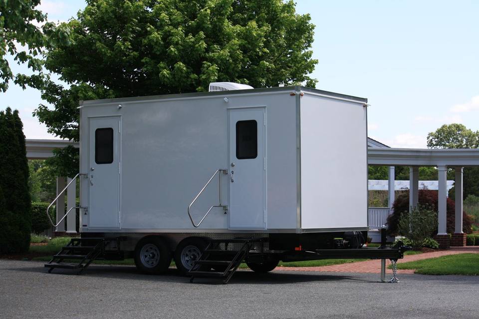 Restroom trailer