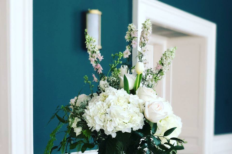 Tall centerpiece with white hydrangea