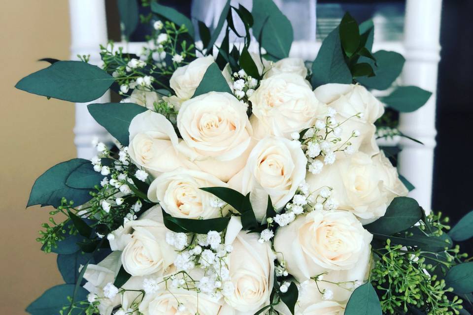 White roses and babies breath