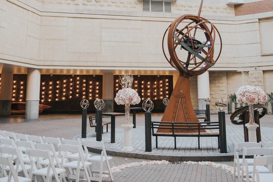 Courtyard Ceremony / Cocktails