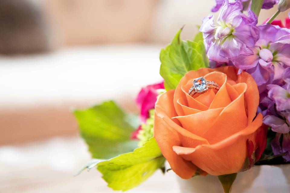 Engagement ring with bouquet