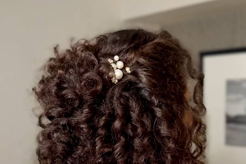 Accentuated natural curls